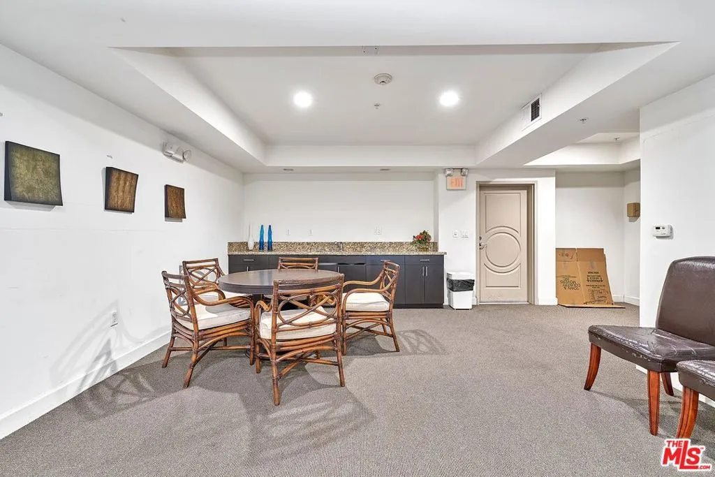 332 S Oxford Avenue 106, Los Angeles, California 90020 home-pic-23